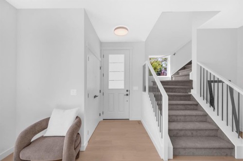 1846 24 Avenue Nw, Calgary, AB - Indoor Photo Showing Other Room