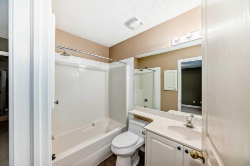 1215 15 Avenue Sw, Calgary, AB - Indoor Photo Showing Bathroom