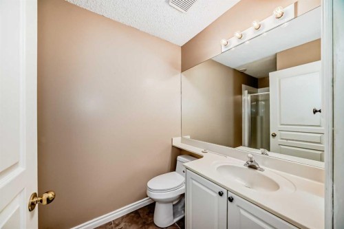 1215 15 Avenue Sw, Calgary, AB - Indoor Photo Showing Bathroom
