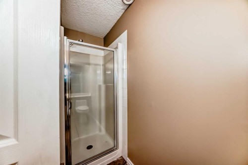 1215 15 Avenue Sw, Calgary, AB - Indoor Photo Showing Bathroom