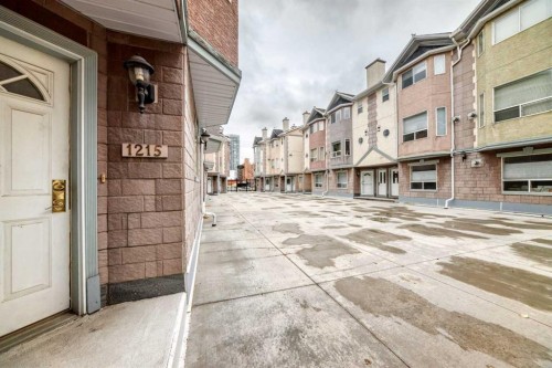 1215 15 Avenue Sw, Calgary, AB - Outdoor