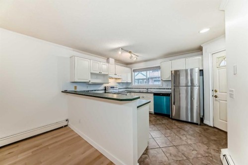 1215 15 Avenue Sw, Calgary, AB - Indoor Photo Showing Kitchen