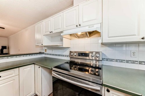 1215 15 Avenue Sw, Calgary, AB - Indoor Photo Showing Kitchen