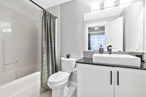 1-67 West Coach Manor Sw, Calgary, AB - Indoor Photo Showing Bathroom