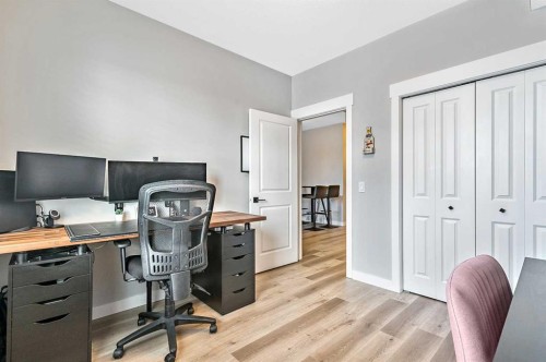 1-67 West Coach Manor Sw, Calgary, AB - Indoor Photo Showing Office