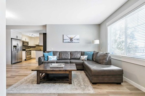 1-67 West Coach Manor Sw, Calgary, AB - Indoor Photo Showing Living Room