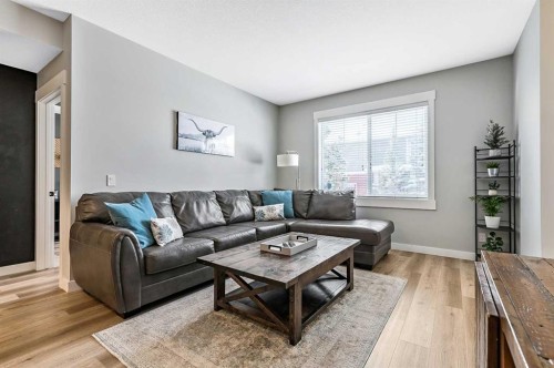 1-67 West Coach Manor Sw, Calgary, AB - Indoor Photo Showing Living Room
