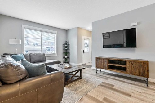 1-67 West Coach Manor Sw, Calgary, AB - Indoor Photo Showing Living Room