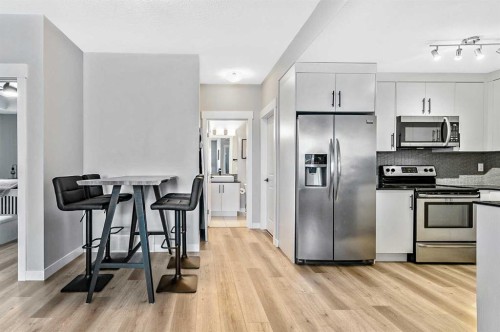 1-67 West Coach Manor Sw, Calgary, AB - Indoor Photo Showing Kitchen