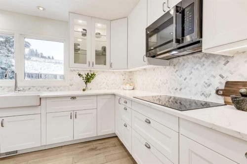 980 Edgemont Road Nw, Calgary, AB - Indoor Photo Showing Kitchen