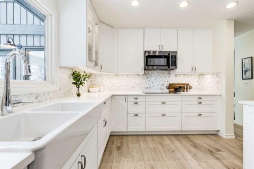 980 Edgemont Road Nw, Calgary, AB - Indoor Photo Showing Kitchen
