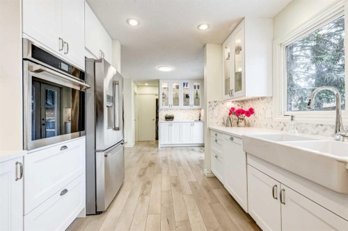 980 Edgemont Road Nw, Calgary, AB - Indoor Photo Showing Kitchen