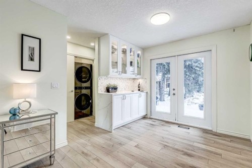 980 Edgemont Road Nw, Calgary, AB - Indoor Photo Showing Kitchen