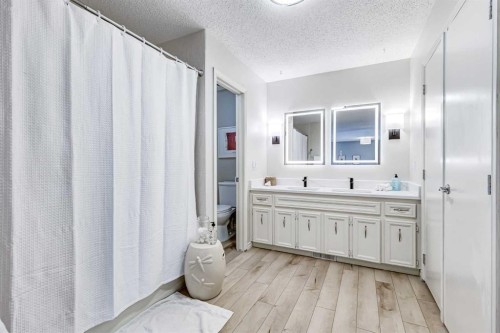 980 Edgemont Road Nw, Calgary, AB - Indoor Photo Showing Bathroom