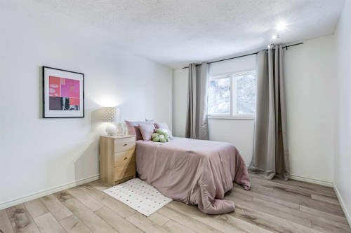 980 Edgemont Road Nw, Calgary, AB - Indoor Photo Showing Bedroom