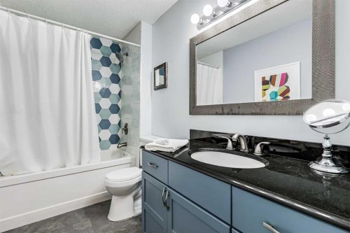 980 Edgemont Road Nw, Calgary, AB - Indoor Photo Showing Bathroom