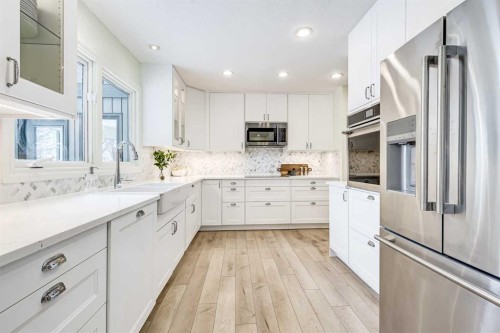 980 Edgemont Road Nw, Calgary, AB - Indoor Photo Showing Kitchen With Upgraded Kitchen