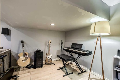 980 Edgemont Road Nw, Calgary, AB - Indoor