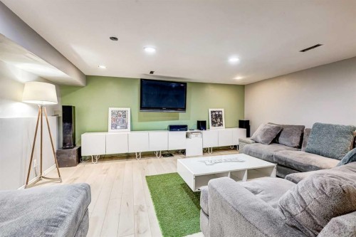 980 Edgemont Road Nw, Calgary, AB - Indoor Photo Showing Other Room