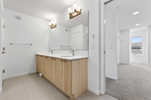 191 Corner Glen Crescent Ne, Calgary, AB - Indoor Photo Showing Bathroom