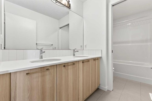 191 Corner Glen Crescent Ne, Calgary, AB - Indoor Photo Showing Bathroom