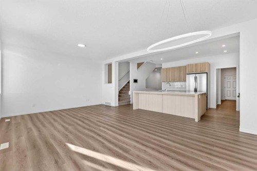 191 Corner Glen Crescent Ne, Calgary, AB - Indoor Photo Showing Kitchen