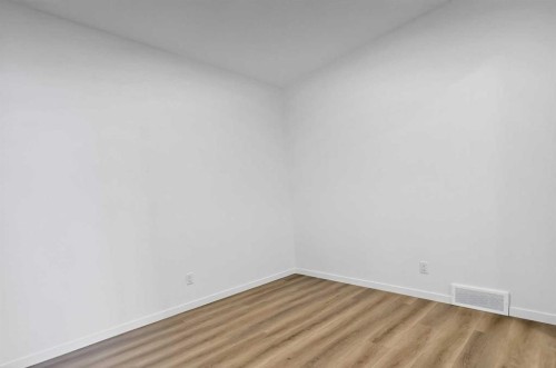 191 Corner Glen Crescent Ne, Calgary, AB - Indoor Photo Showing Other Room