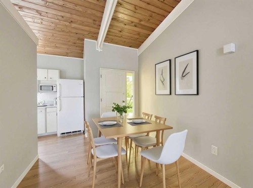 22A-333 Braxton Place Sw, Calgary, AB - Indoor Photo Showing Dining Room