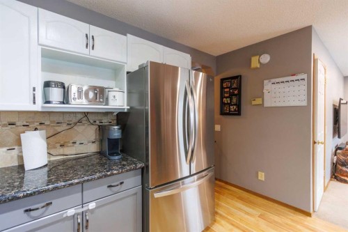 123 Riverwood Circle Se, Calgary, AB - Indoor Photo Showing Kitchen