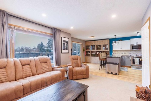 123 Riverwood Circle Se, Calgary, AB - Indoor Photo Showing Living Room