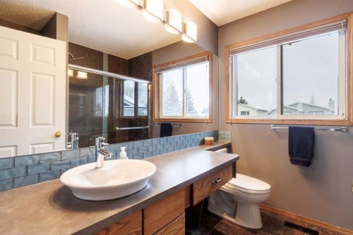 123 Riverwood Circle Se, Calgary, AB - Indoor Photo Showing Bathroom
