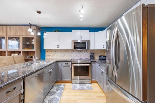 123 Riverwood Circle Se, Calgary, AB - Indoor Photo Showing Kitchen