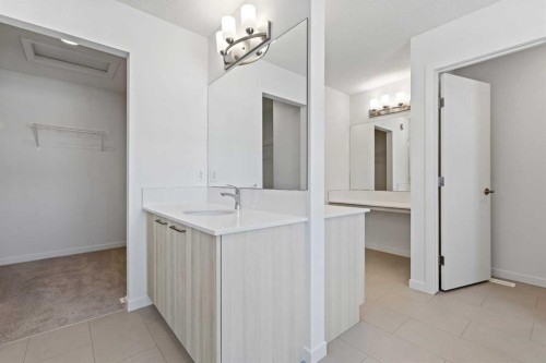 421 Corner Glen Way Ne, Calgary, AB - Indoor