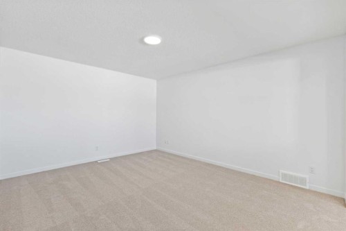 421 Corner Glen Way Ne, Calgary, AB - Indoor Photo Showing Other Room