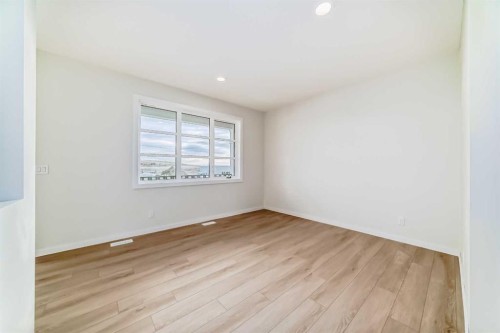 126 Lanark Gate Se, Airdrie, AB - Indoor Photo Showing Other Room