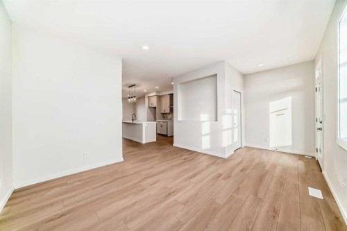 126 Lanark Gate Se, Airdrie, AB - Indoor Photo Showing Other Room
