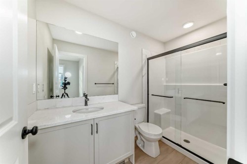 126 Lanark Gate Se, Airdrie, AB - Indoor Photo Showing Bathroom