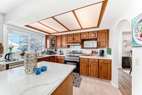 8328 Edgevalley Drive Nw, Calgary, AB - Indoor Photo Showing Kitchen