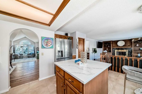 8328 Edgevalley Drive Nw, Calgary, AB - Indoor Photo Showing Kitchen