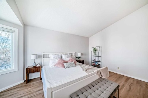 8328 Edgevalley Drive Nw, Calgary, AB - Indoor Photo Showing Bedroom