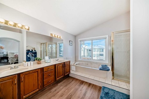8328 Edgevalley Drive Nw, Calgary, AB - Indoor Photo Showing Bathroom