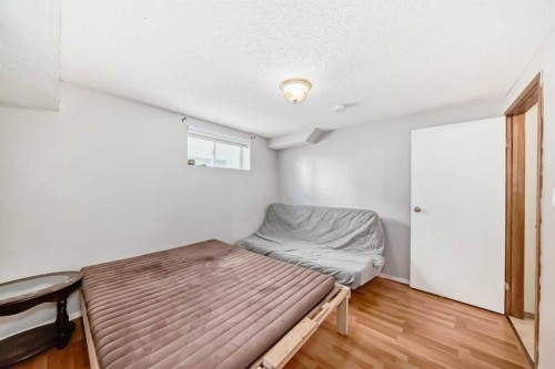 8328 Edgevalley Drive Nw, Calgary, AB - Indoor Photo Showing Bedroom