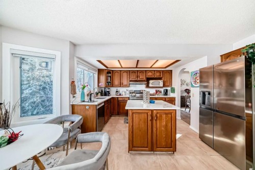 8328 Edgevalley Drive Nw, Calgary, AB - Indoor Photo Showing Kitchen