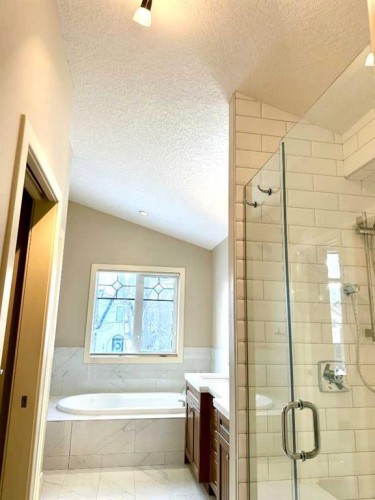 624 27 Avenue Nw, Calgary, AB - Indoor Photo Showing Bathroom