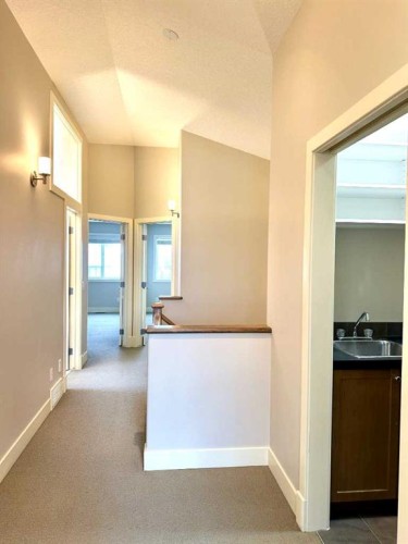 624 27 Avenue Nw, Calgary, AB - Indoor Photo Showing Other Room