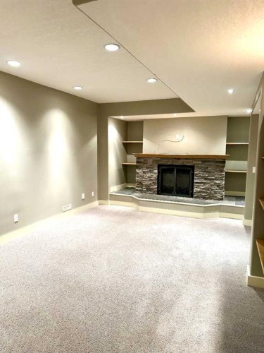 624 27 Avenue Nw, Calgary, AB - Indoor With Fireplace