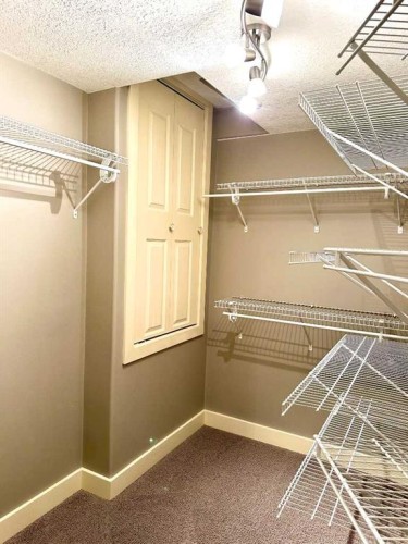 624 27 Avenue Nw, Calgary, AB - Indoor With Storage