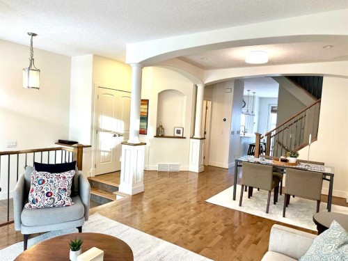 624 27 Avenue Nw, Calgary, AB - Indoor Photo Showing Living Room