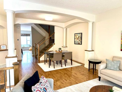 624 27 Avenue Nw, Calgary, AB - Indoor Photo Showing Living Room