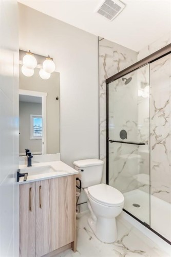 1102 Clover Close, Carstairs, AB - Indoor Photo Showing Bathroom